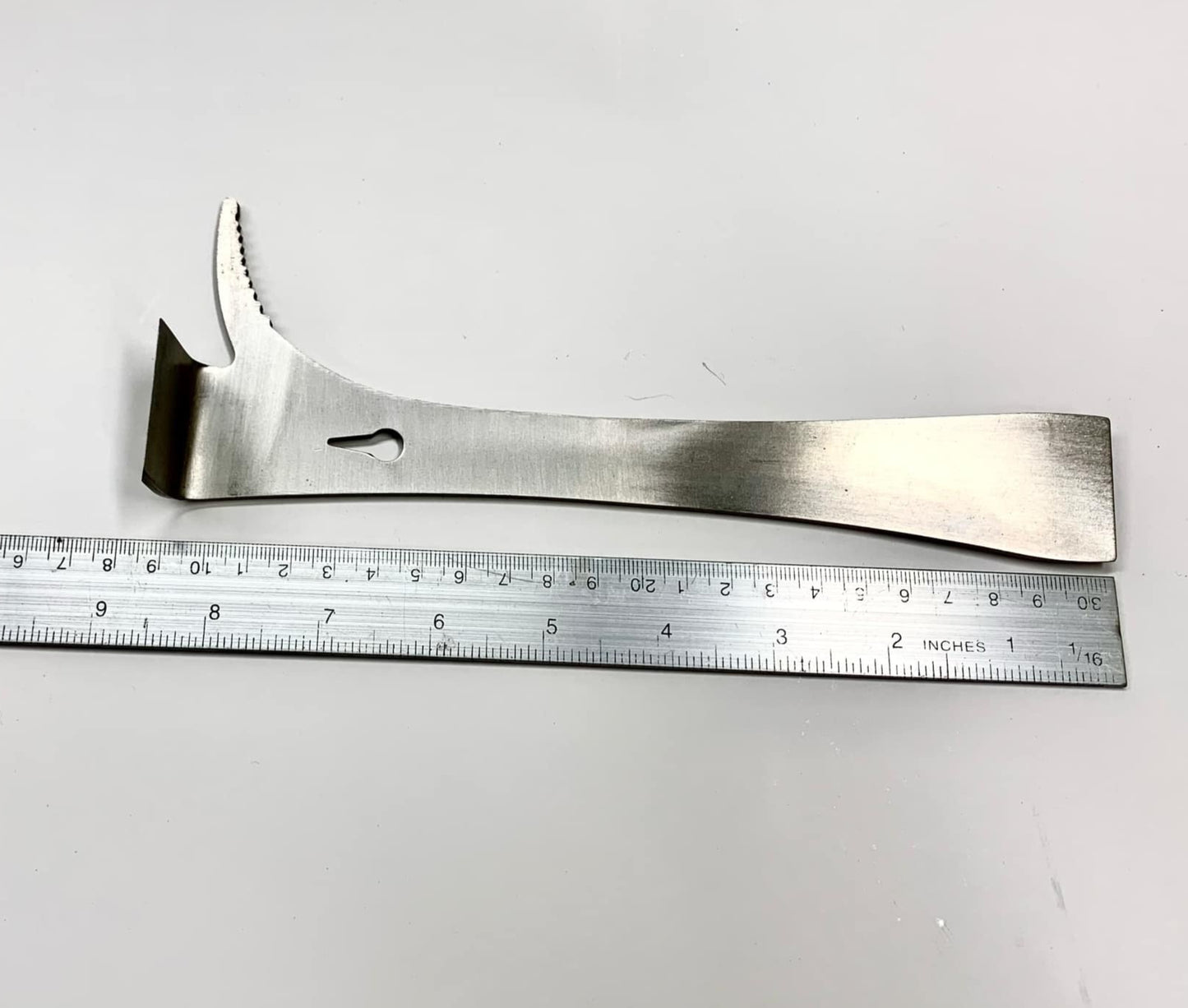 Hive Knife serrated hook