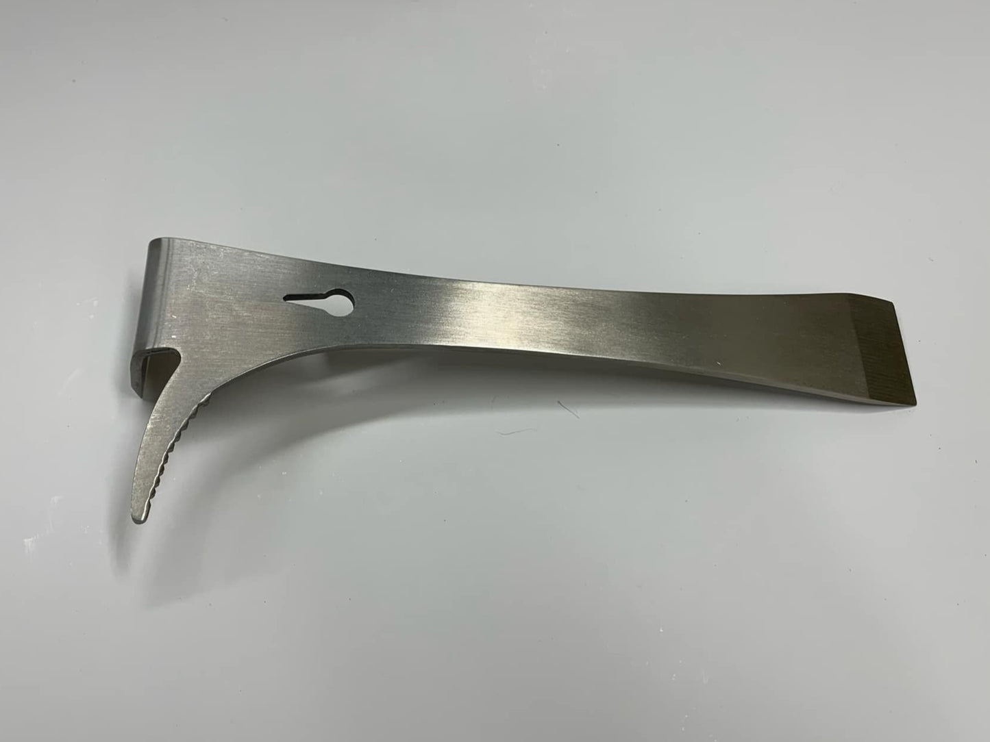 Hive Knife serrated hook